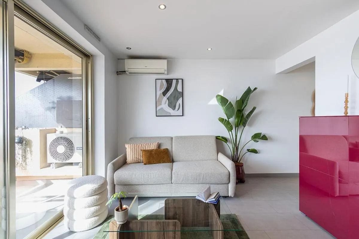 Stunning Apartment With Sea Front Terrace Saint-Laurent-du-Var France